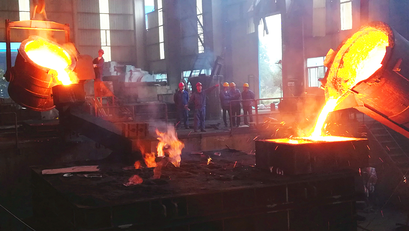 湘電長(zhǎng)泵 成功澆注30噸沅江泵體.jpg 湘電長(zhǎng)泵 成功澆注30噸沅江泵體.jpg